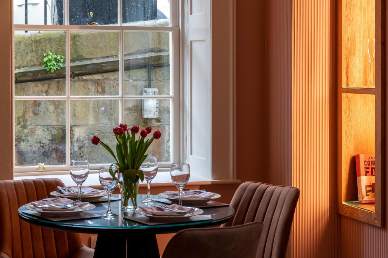 Russell House Suites Бат Екстериор снимка