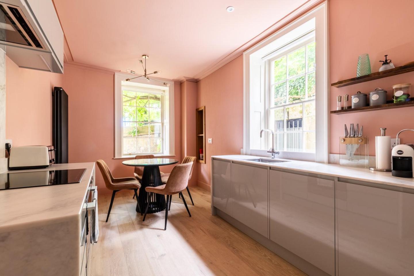 Russell House Suites Бат Екстериор снимка