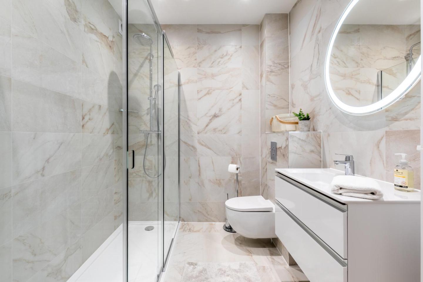 Russell House Suites Бат Екстериор снимка